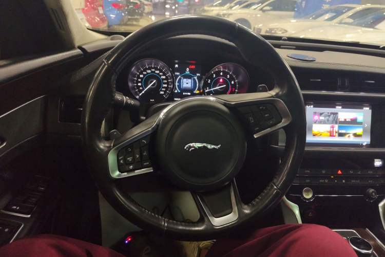 Used Jaguar XFL 2018 XFL 2.0T 200PS Elite Edition Steering Wheel