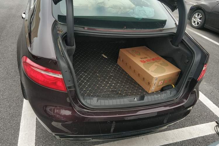 Used Jaguar XFL 2018 XFL 3.0 SC 340 PS Luxury Edition Trunk
