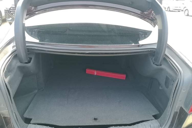 Used Jaguar XFL 2018 XFL 2.0T 250 PS Luxury Edition Trunk