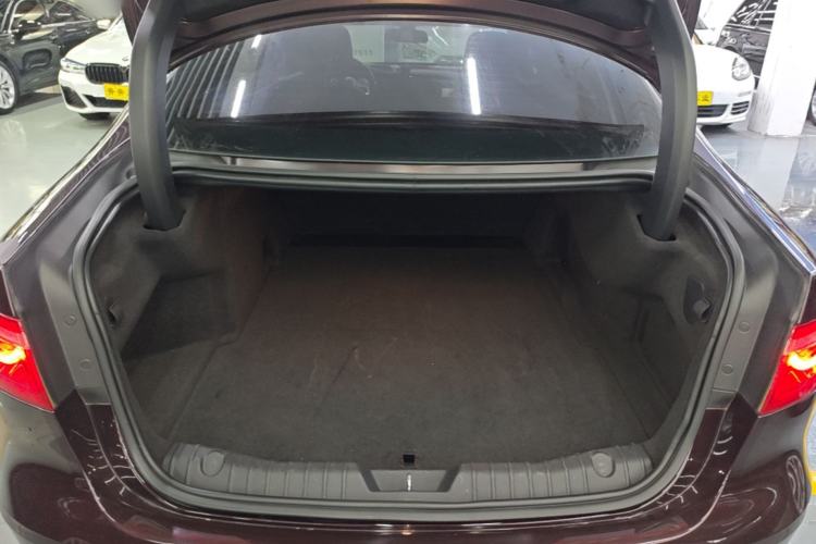 Used Jaguar XFL 2018 XFL 2.0T 250 PS Luxury Edition Trunk