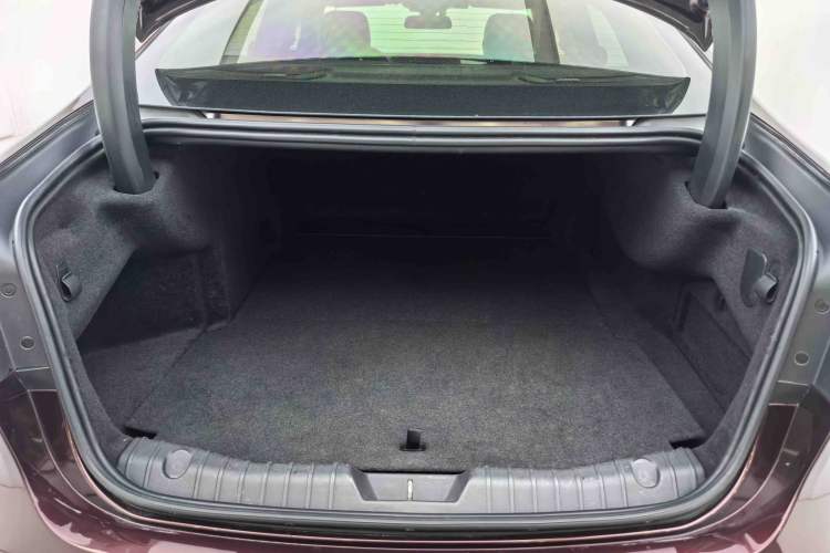 Used Jaguar XFL 2018 XFL 2.0T 250 PS Luxury Edition Trunk