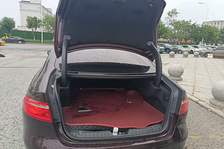 Used Jaguar XFL 2018 XFL 2.0T 250 PS Luxury Edition Trunk