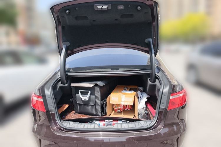 Used Jaguar XFL 2018 XFL 2.0T 250 PS Premium Edition Trunk