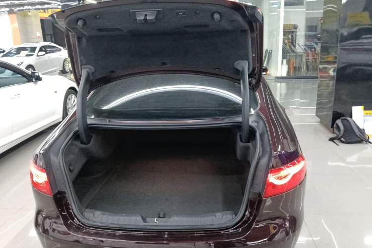 Used Jaguar XFL 2018 XFL 2.0T 200PS Elite Edition Trunk