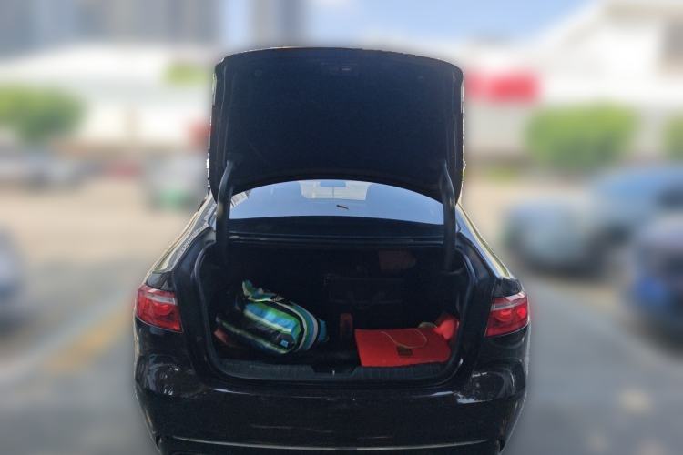 Used Jaguar XFL 2018 XFL 2.0T 250 PS Luxury Edition Trunk