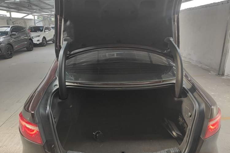 Used Jaguar XFL 2018 XFL 2.0T 250 PS Luxury Edition Trunk