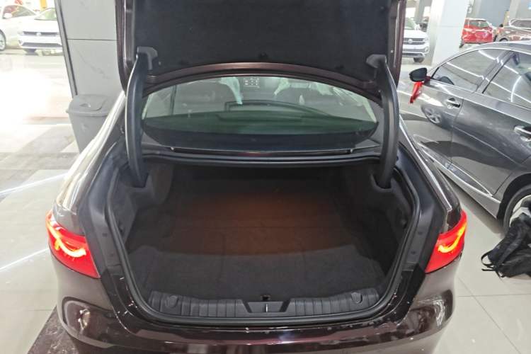 Used Jaguar XFL 2018 XFL 2.0T 200PS Elite Edition Trunk