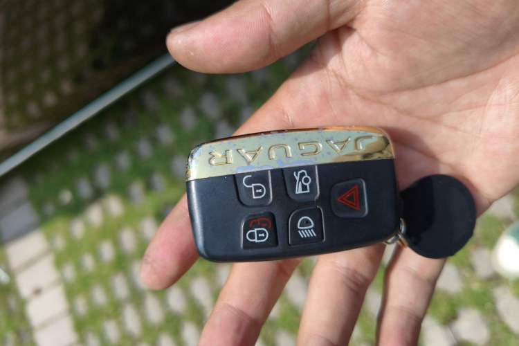 Used Jaguar XFL 2018 XFL 2.0T 250 PS Premium Edition Vehicle Key