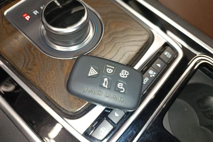 Used Jaguar XFL 2018 XFL 2.0T 250 PS Luxury Edition Vehicle Key