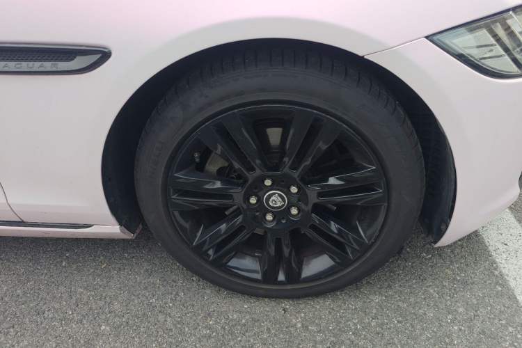 Used Jaguar XFL 2018 XFL 2.0T 250 PS Luxury Edition Right Front Wheel Hub