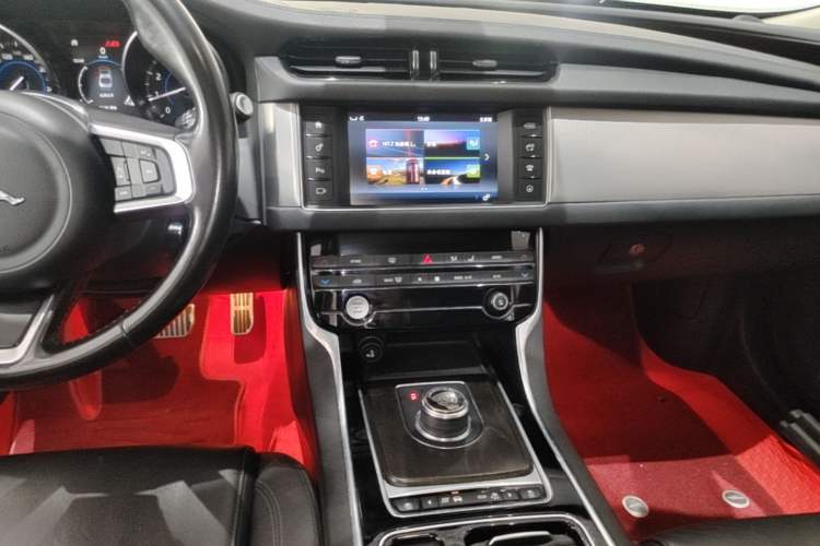 Used Jaguar XFL 2018 XFL 2.0T 200PS Elite Edition Audio And AC Panel