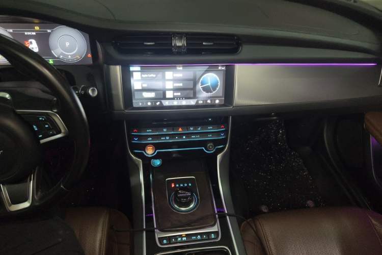 Used Jaguar XFL 2018 XFL 2.0T 250 PS Luxury Edition Audio And AC Panel