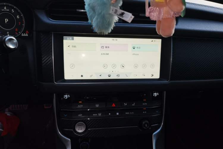 Used Jaguar XFL 2018 XFL 2.0T 250 PS Luxury Edition Audio And AC Panel