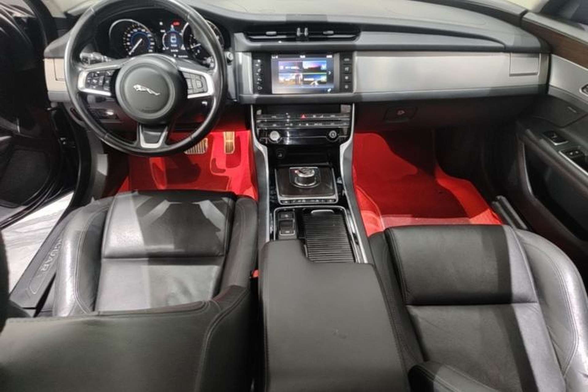 Used Jaguar XFL 2018 XFL 2.0T 200PS Elite Edition Center Console