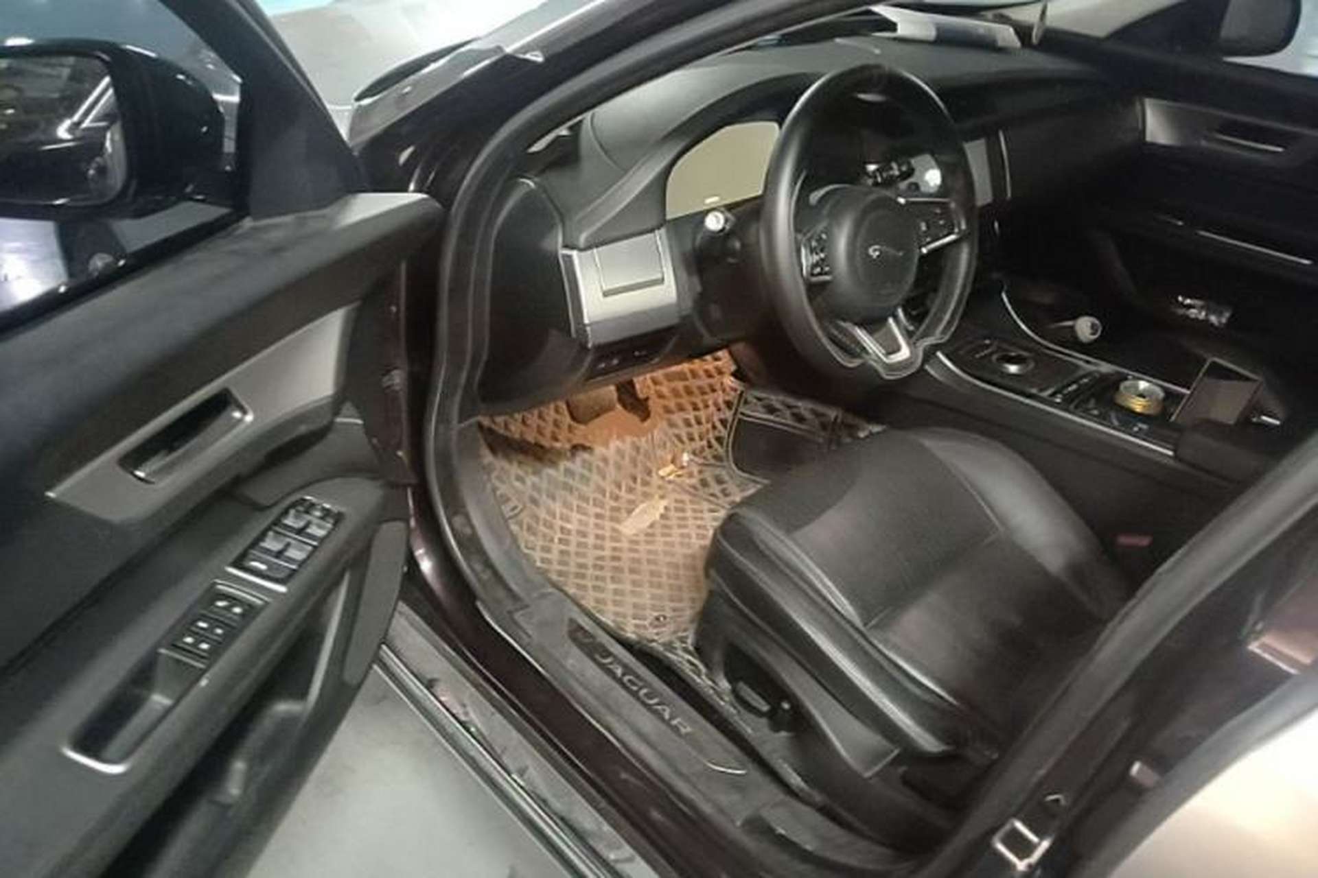 Used Jaguar XFL 2018 XFL 2.0T 250 PS Luxury Edition Driver Seat