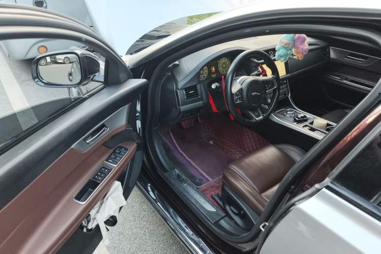 Used Jaguar XFL 2018 XFL 2.0T 250 PS Luxury Edition Driver Seat