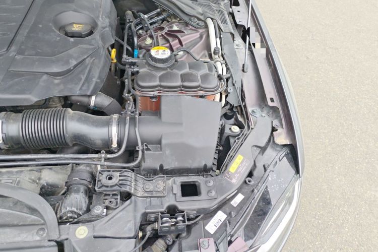 Used Jaguar XFL 2018 XFL 2.0T 250 PS Luxury Edition Engine Bay Left