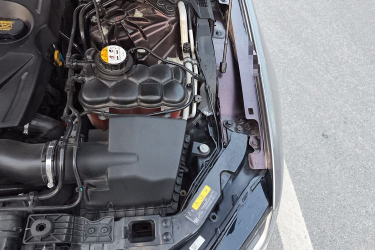 Used Jaguar XFL 2018 XFL 2.0T 250 PS Luxury Edition Engine Bay Left