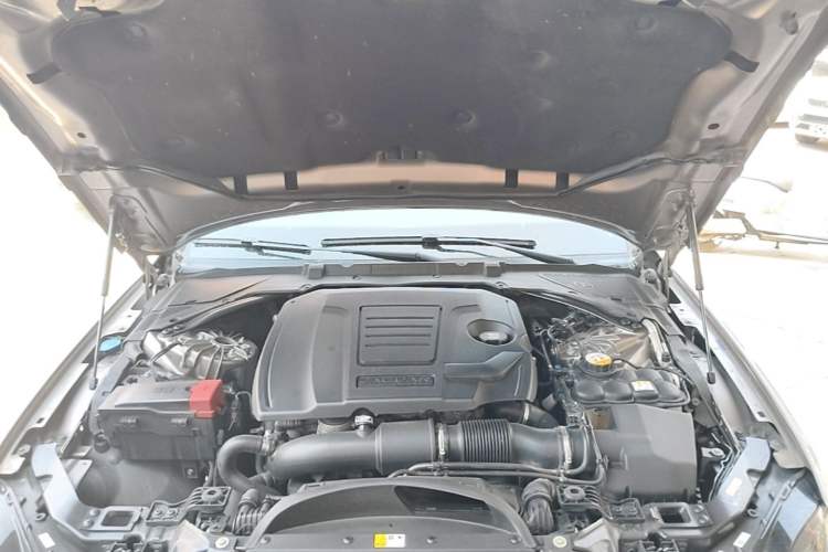 Used Jaguar XFL 2018 XFL 2.0T 250 PS Luxury Edition Engine Bay