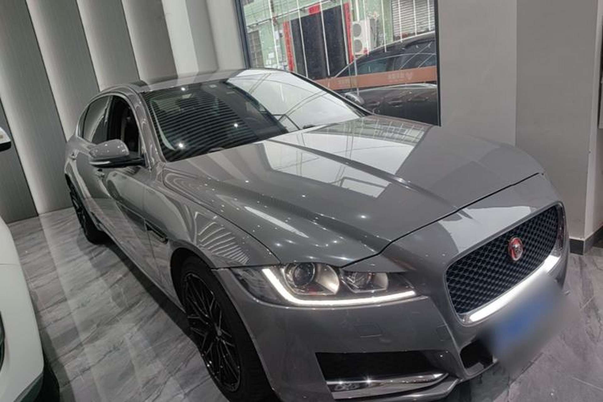 Used Jaguar XFL 2018 XFL 2.0T 200PS Elite Edition Front Right 45 Deg