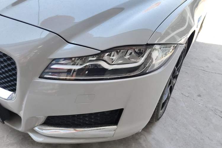 Used Jaguar XFL 2018 XFL 2.0T 250 PS Luxury Edition Left Front Headlight
