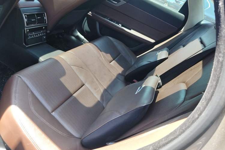 Used Jaguar XFL 2018 XFL 2.0T 250 PS Luxury Edition Left Rear Seat