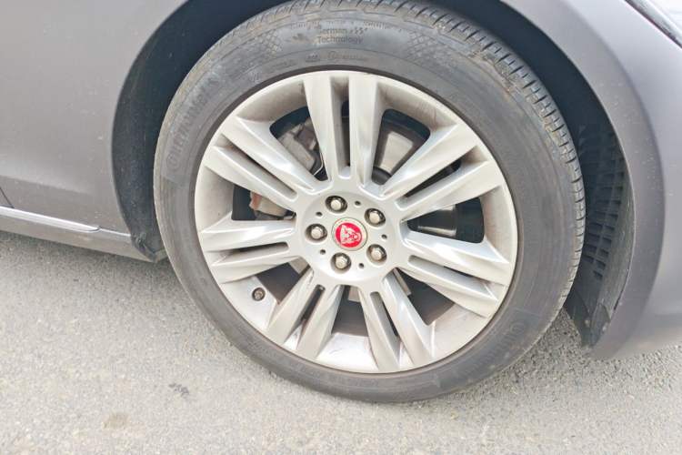 Used Jaguar XFL 2018 XFL 2.0T 250 PS Luxury Edition Right Front Wheel Hub