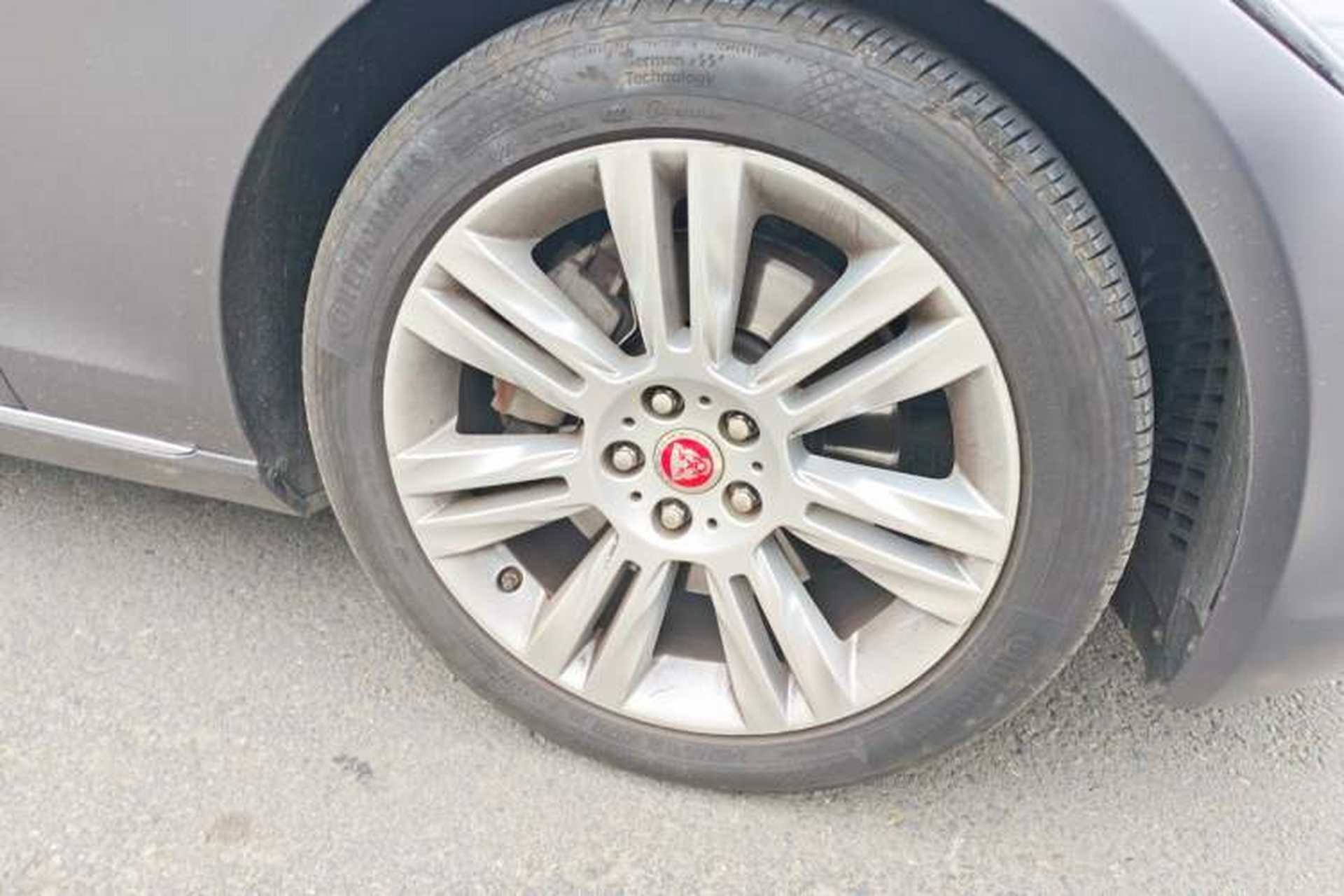 Used Jaguar XFL 2018 XFL 2.0T 250 PS Luxury Edition Right Front Wheel Hub