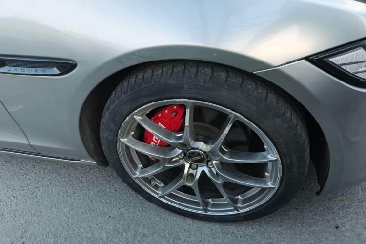 Used Jaguar XFL 2018 XFL 2.0T 250 PS Luxury Edition Right Front Wheel Hub