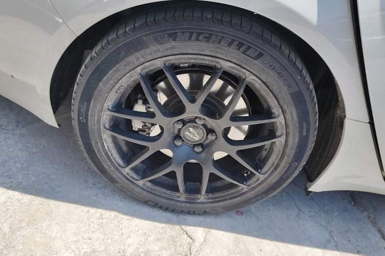 Used Jaguar XFL 2018 XFL 2.0T 250 PS Luxury Edition Right Rear Wheel Hub