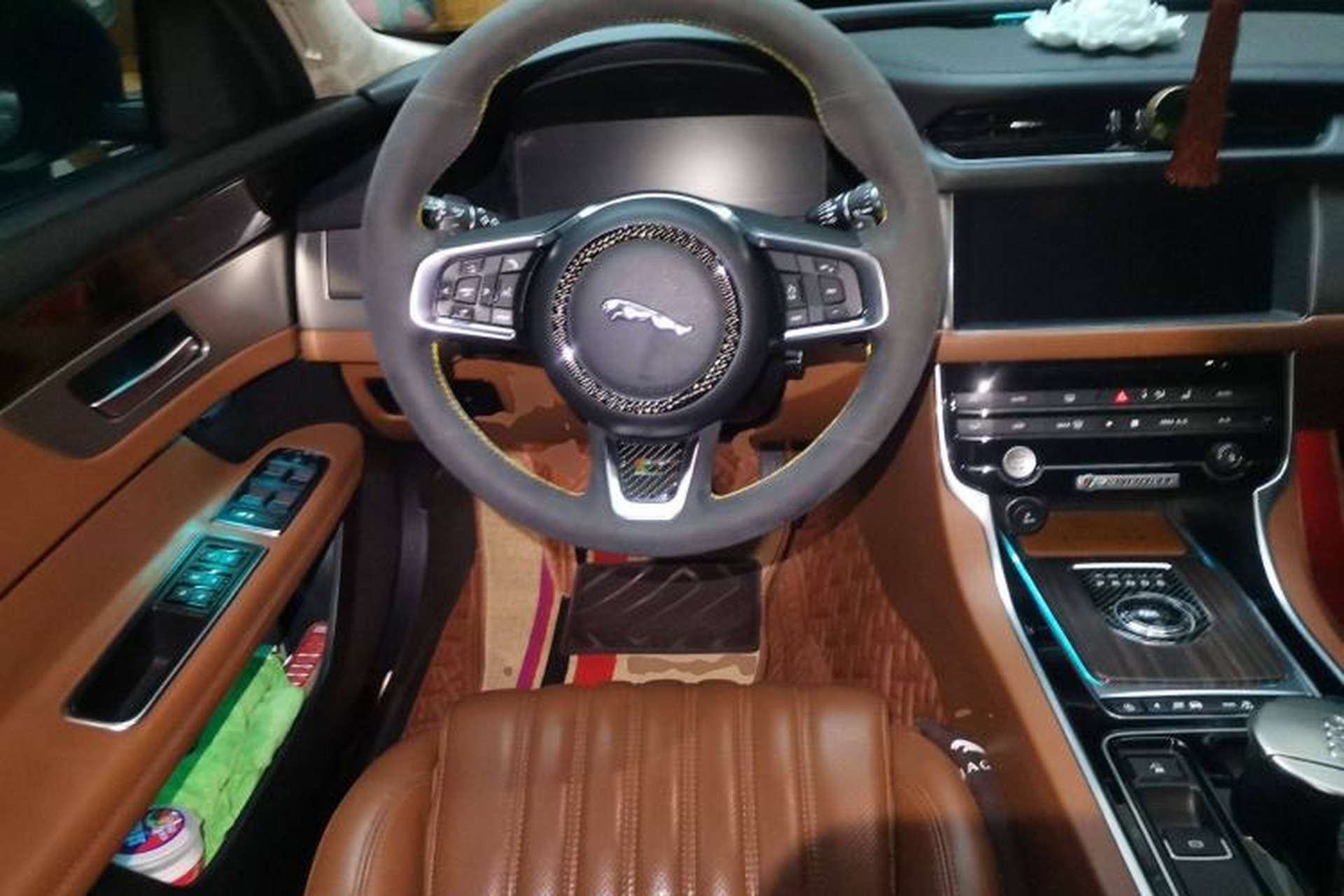 Used Jaguar XFL 2018 XFL 3.0 SC 340 PS Luxury Edition Steering Wheel