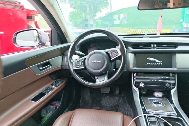 Used Jaguar XFL 2018 XFL 2.0T 250 PS Luxury Edition Steering Wheel