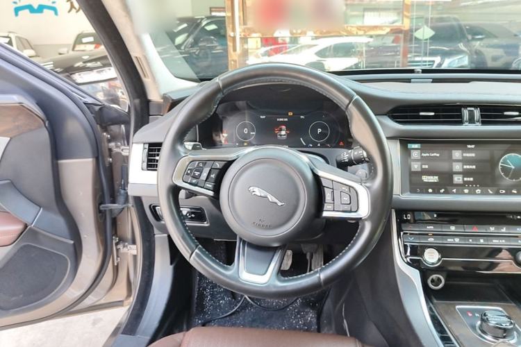 Used Jaguar XFL 2018 XFL 2.0T 250 PS Luxury Edition Steering Wheel