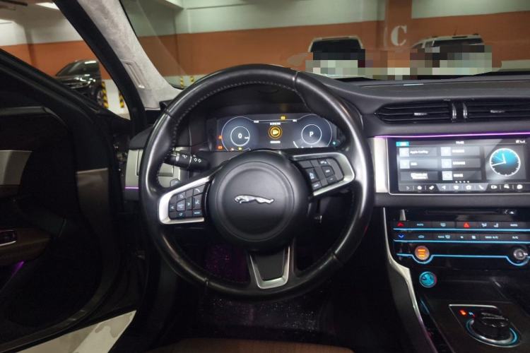 Used Jaguar XFL 2018 XFL 2.0T 250 PS Luxury Edition Steering Wheel