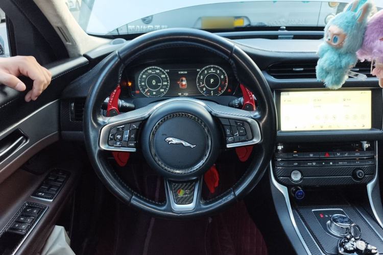 Used Jaguar XFL 2018 XFL 2.0T 250 PS Luxury Edition Steering Wheel