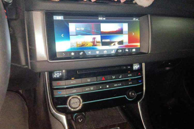 Used Jaguar XFL 2018 XFL 2.0T 250 PS Luxury Edition Audio And AC Panel