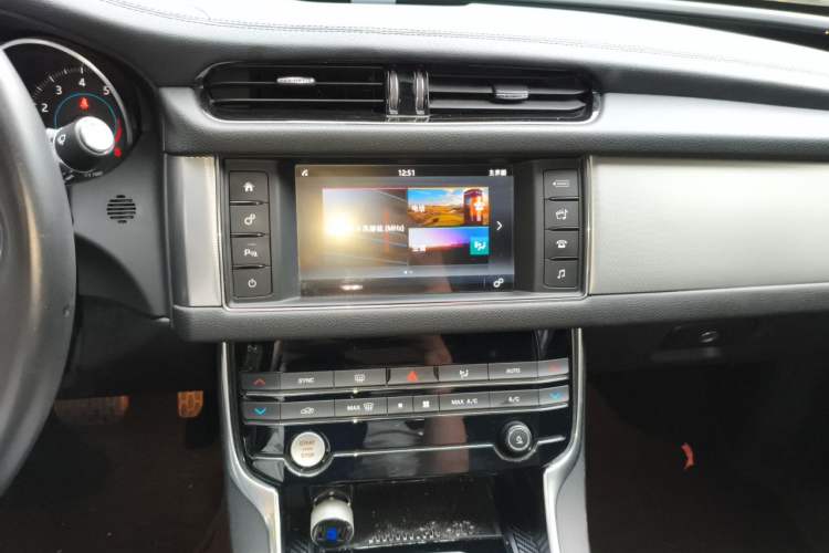 Used Jaguar XFL 2018 XFL 2.0T 200PS Luxury Edition Audio And AC Panel