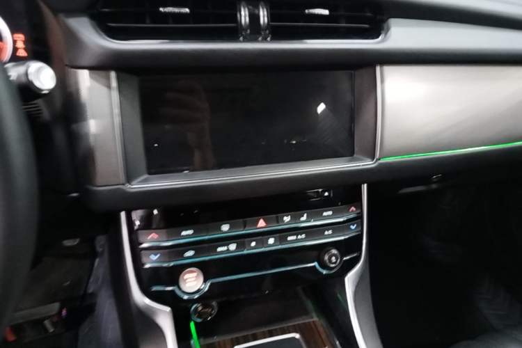 Used Jaguar XFL 2018 XFL 3.0 SC 340 PS Luxury Edition Audio And AC Panel