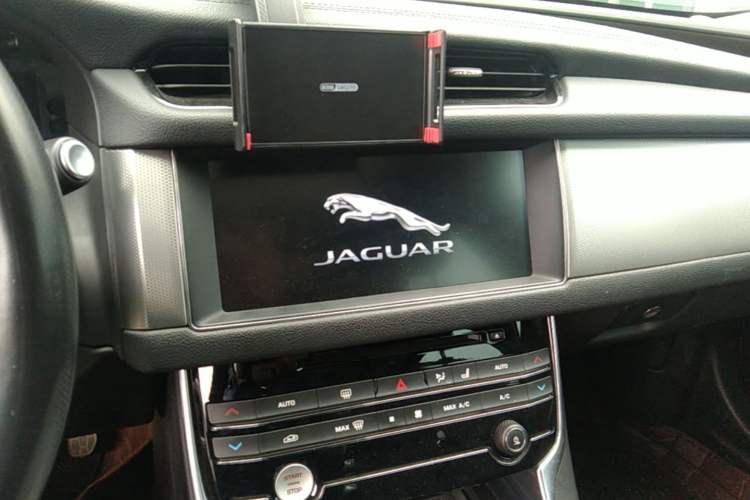 Used Jaguar XFL 2018 XFL 2.0T 250 PS Luxury Edition Audio And AC Panel
