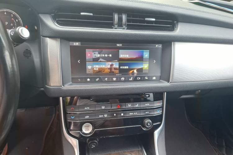 Used Jaguar XFL 2018 XFL 2.0T 250 PS Luxury Edition Audio And AC Panel