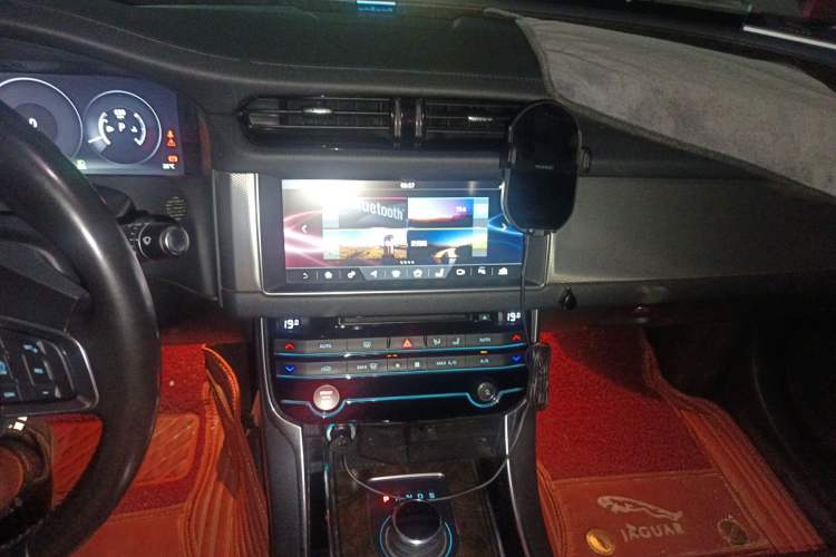 Used Jaguar XFL 2018 XFL 2.0T 250 PS Luxury Edition Audio And AC Panel