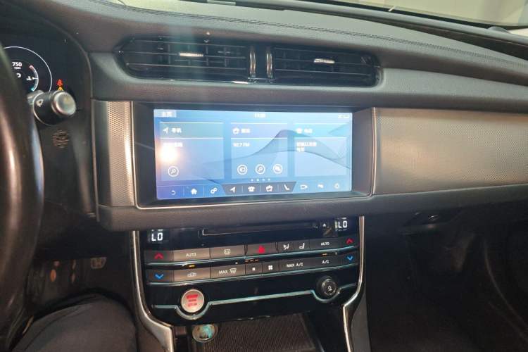 Used Jaguar XFL 2018 XFL 2.0T 250 PS Luxury Edition Audio And AC Panel