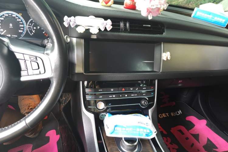 Used Jaguar XFL 2018 XFL 2.0T 250 PS Luxury Edition Audio And AC Panel
