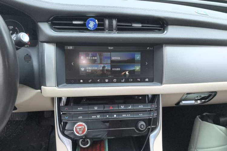 Used Jaguar XFL 2018 XFL 2.0T 250 PS Luxury Edition Audio And AC Panel