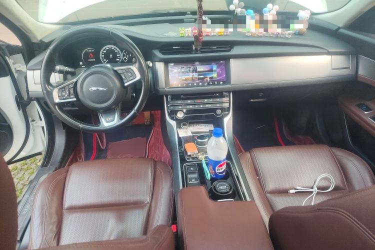 Used Jaguar XFL 2018 XFL 2.0T 250 PS Luxury Edition Center Console