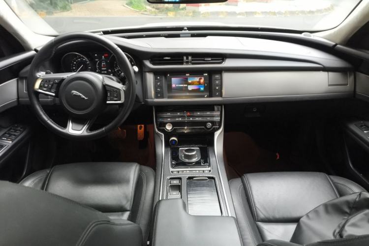 Used Jaguar XFL 2018 XFL 2.0T 200PS Luxury Edition Center Console