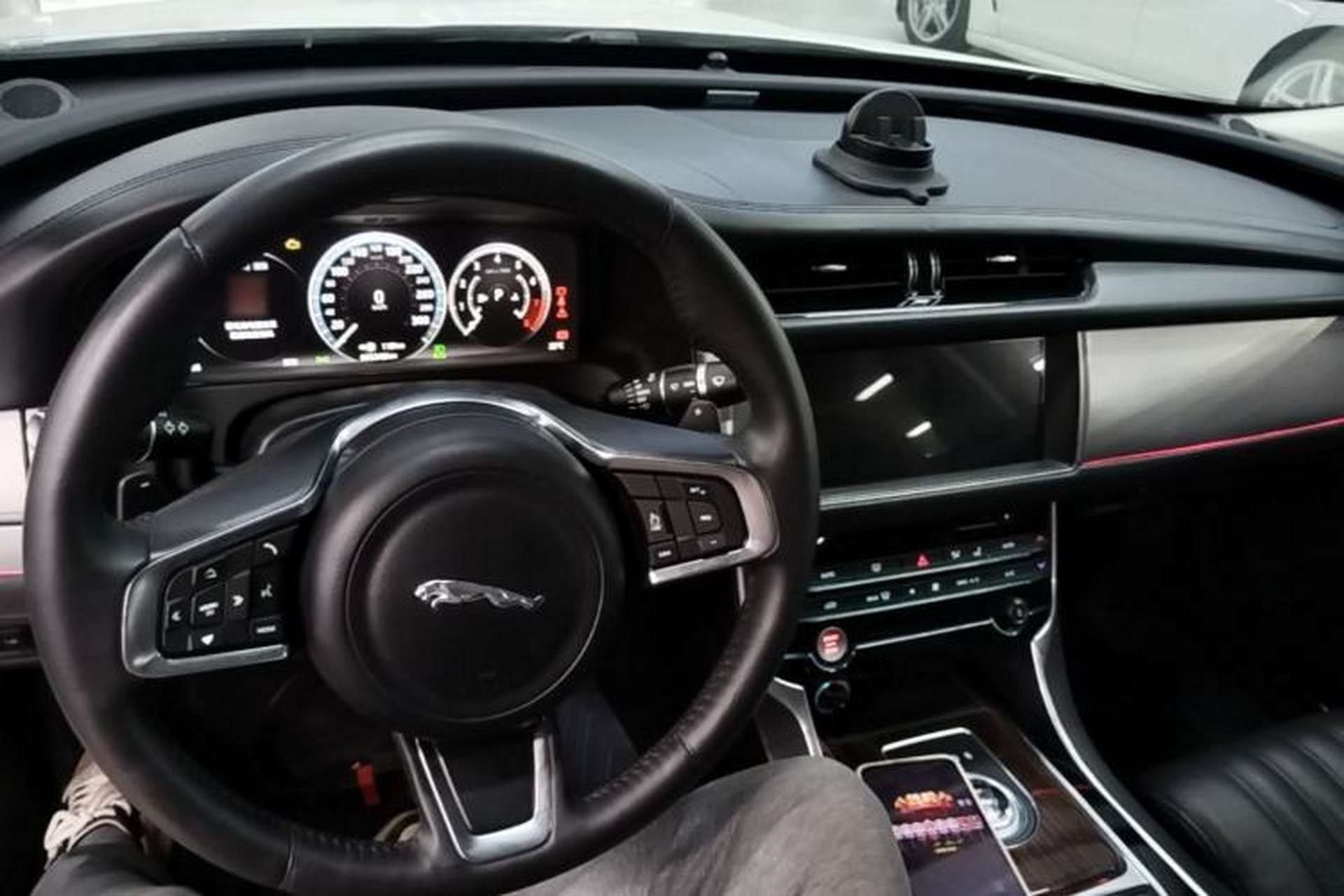 Used Jaguar XFL 2018 XFL 3.0 SC 340 PS Luxury Edition Center Console