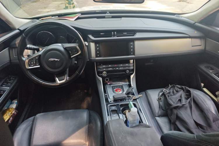 Used Jaguar XFL 2018 XFL 2.0T 200PS Luxury Edition Center Console