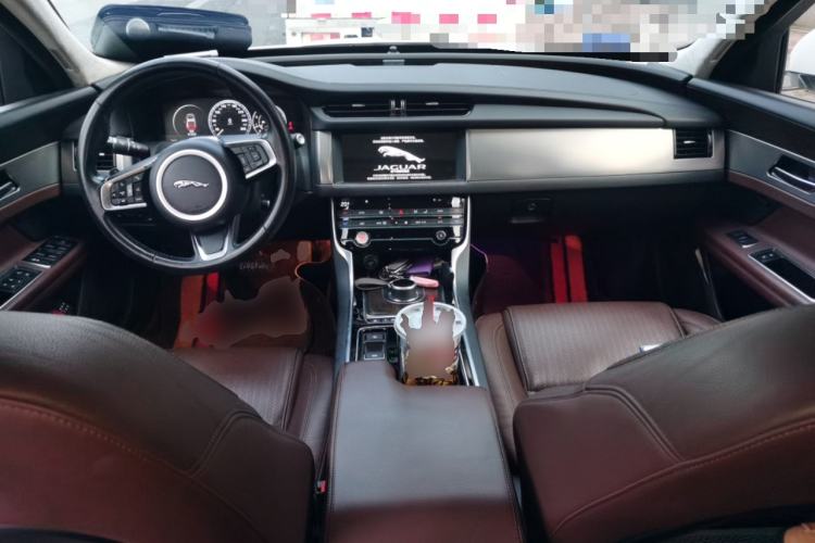 Used Jaguar XFL 2018 XFL 2.0T 250 PS Premium Edition Center Console