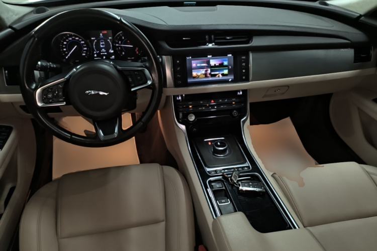 Used Jaguar XFL 2018 XFL 2.0T 200PS Elite Edition Center Console